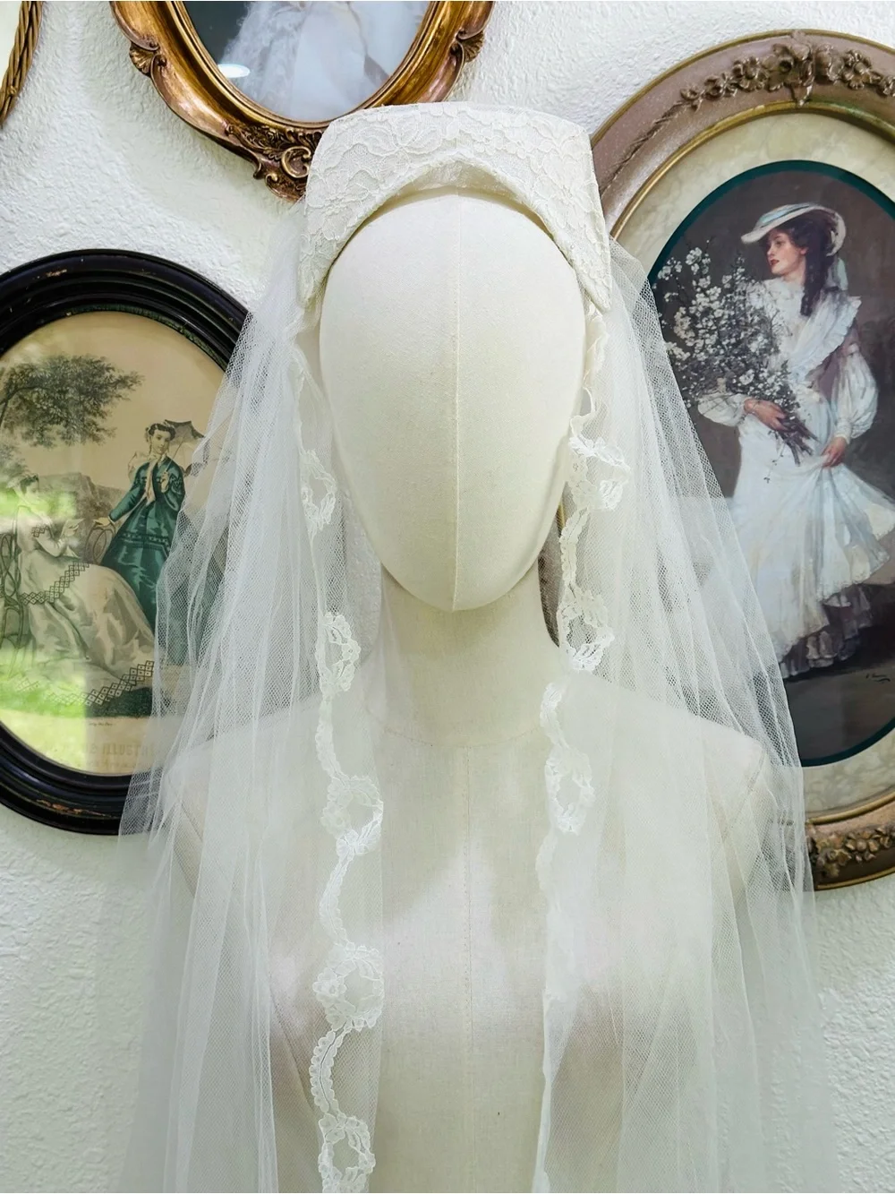 Bridal Veil with Floral Edge - White - Unbranded